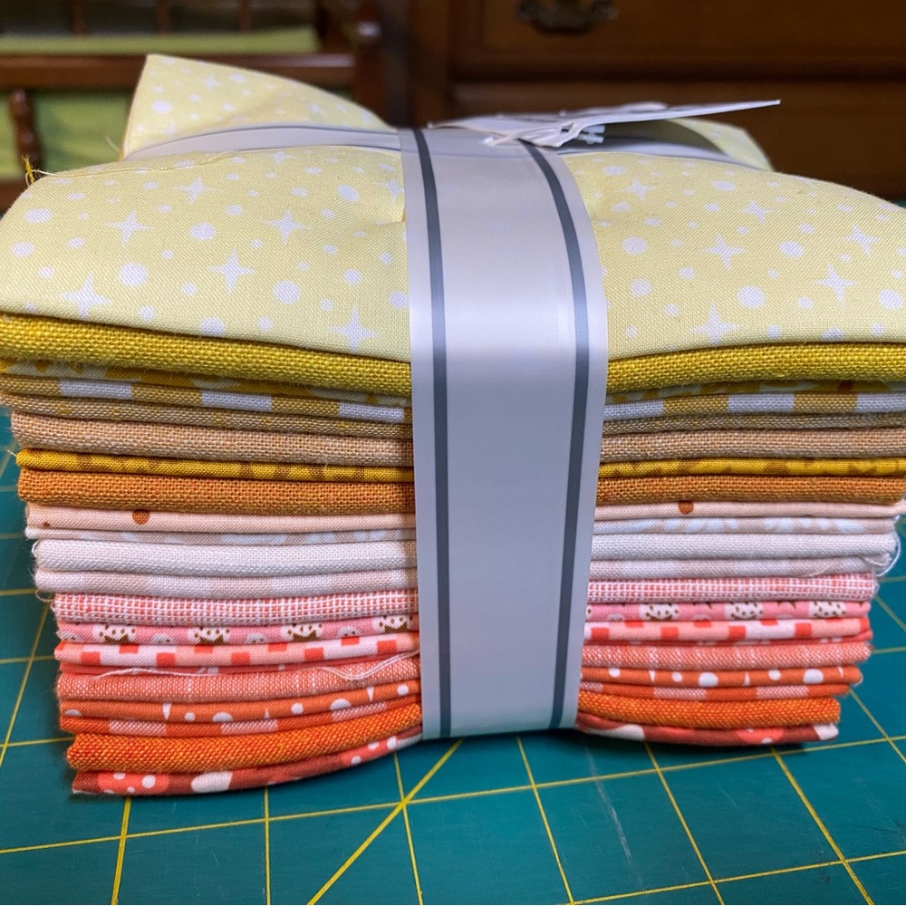 Robert Kaufman Fat Quarter Bundle - Picture 5 of 8